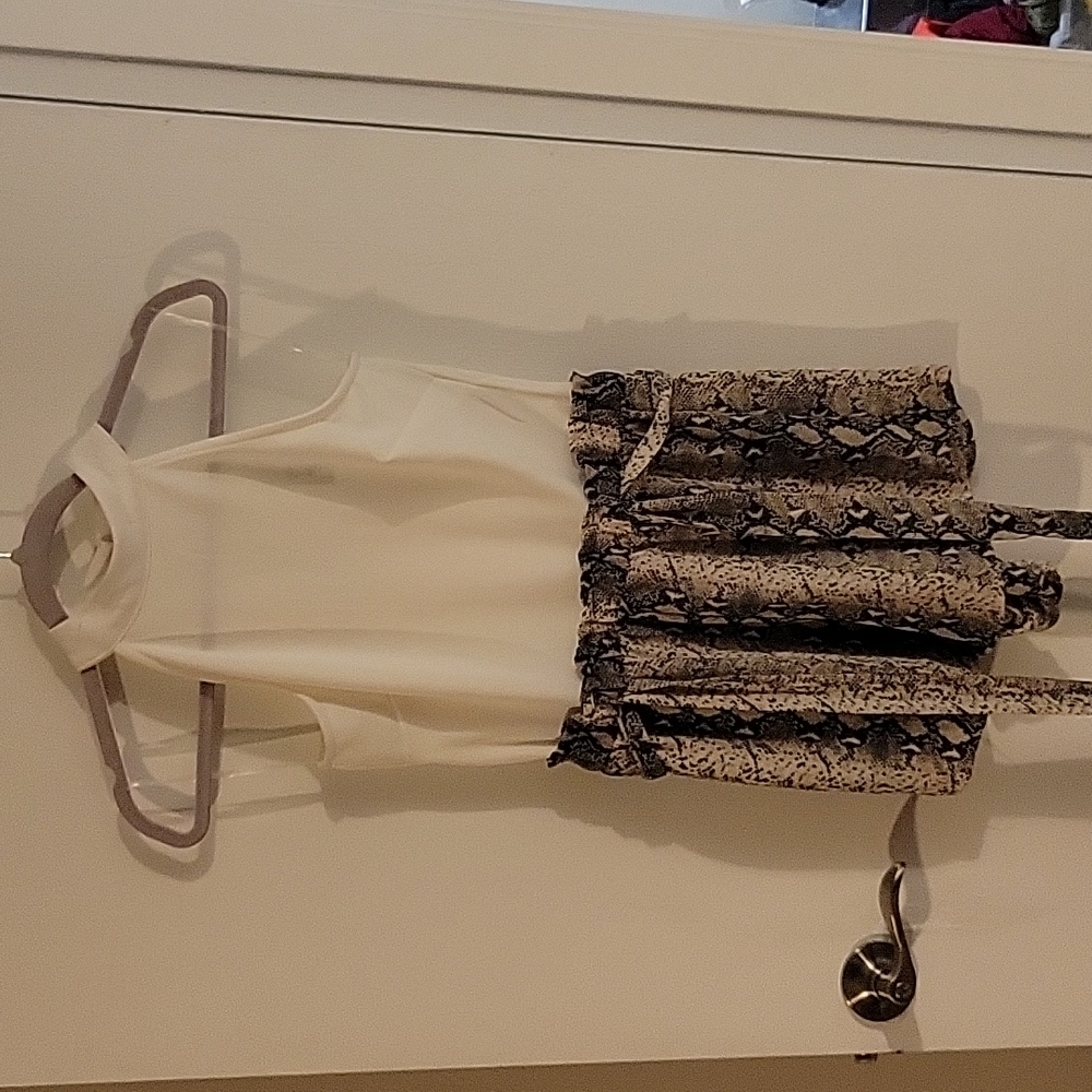 Francesca's romper Size medium